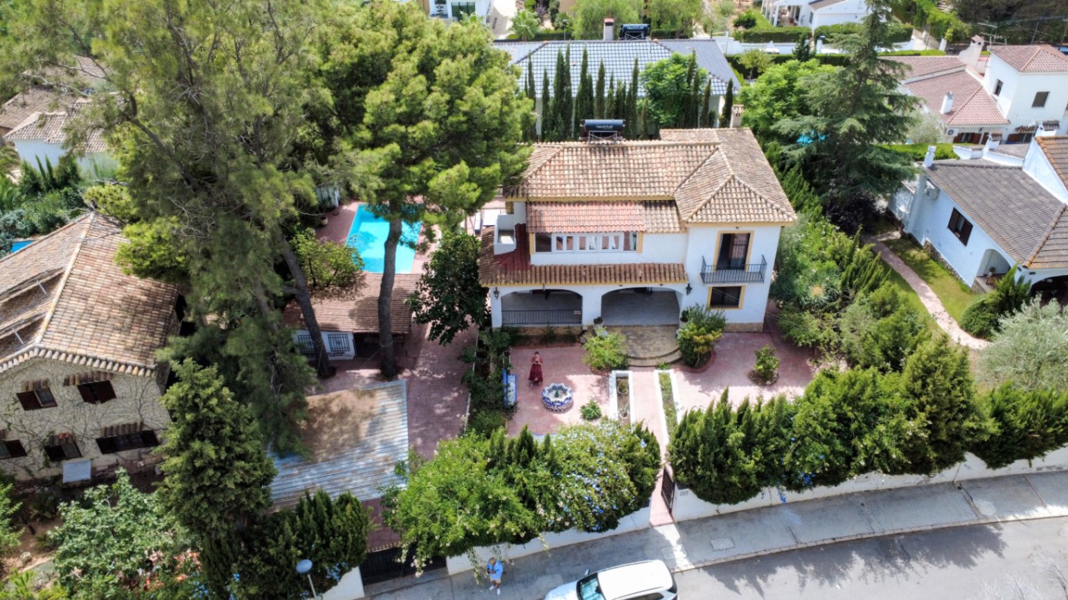 Villa de lujo con jardín privado y piscina en Cumbres de San Antonio