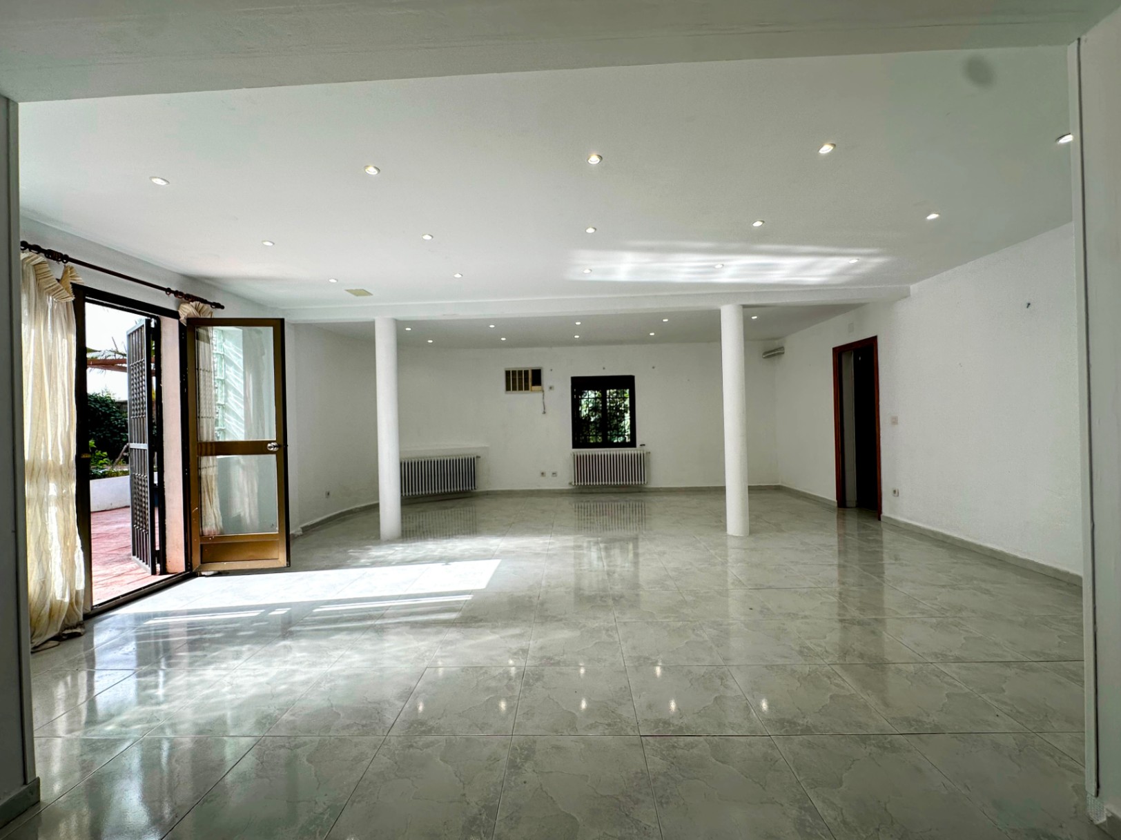Villa de lujo con jardín privado y piscina en Cumbres de San Antonio