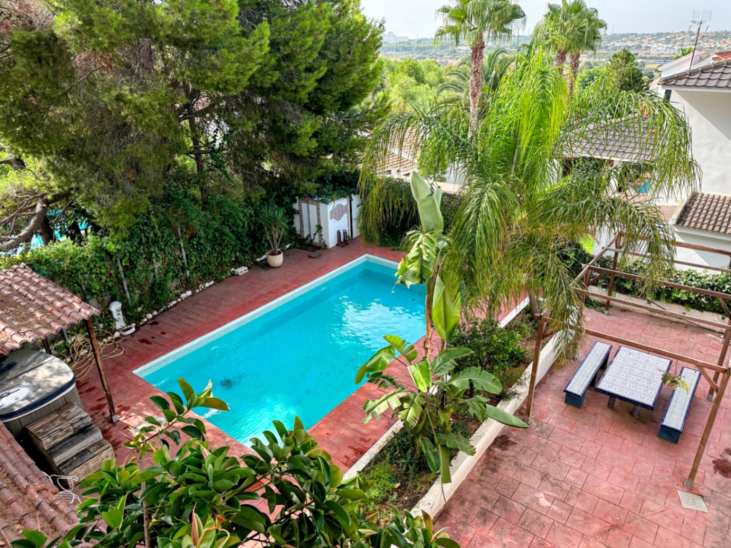 Villa de lujo con jardín privado y piscina en Cumbres de San Antonio