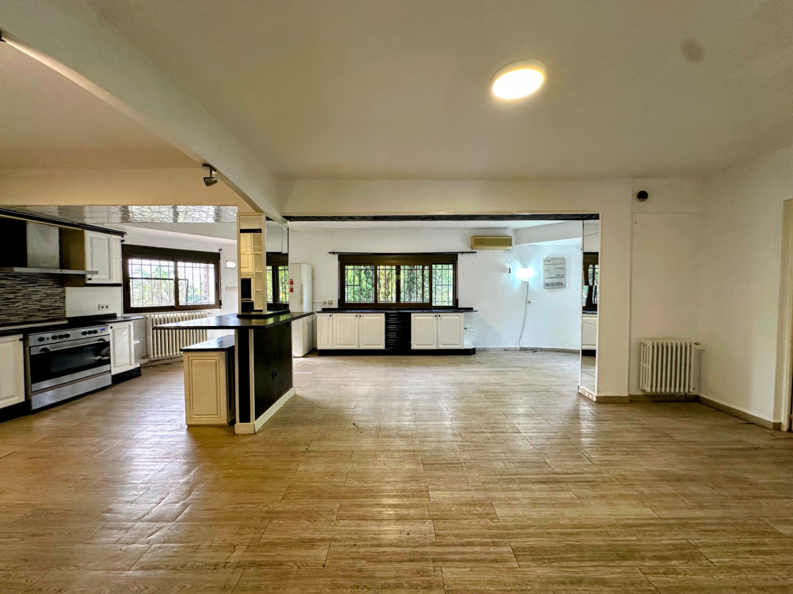 Villa de lujo con jardín privado y piscina en Cumbres de San Antonio