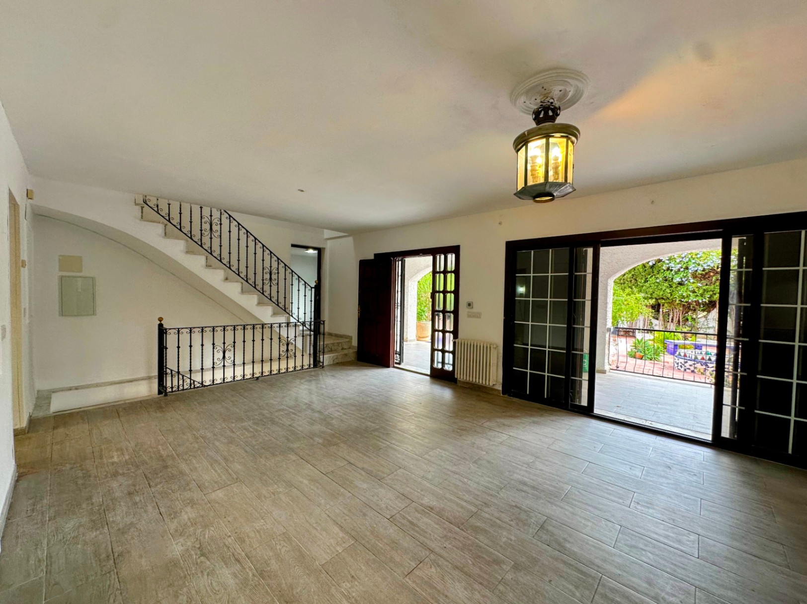 Villa de lujo con jardín privado y piscina en Cumbres de San Antonio