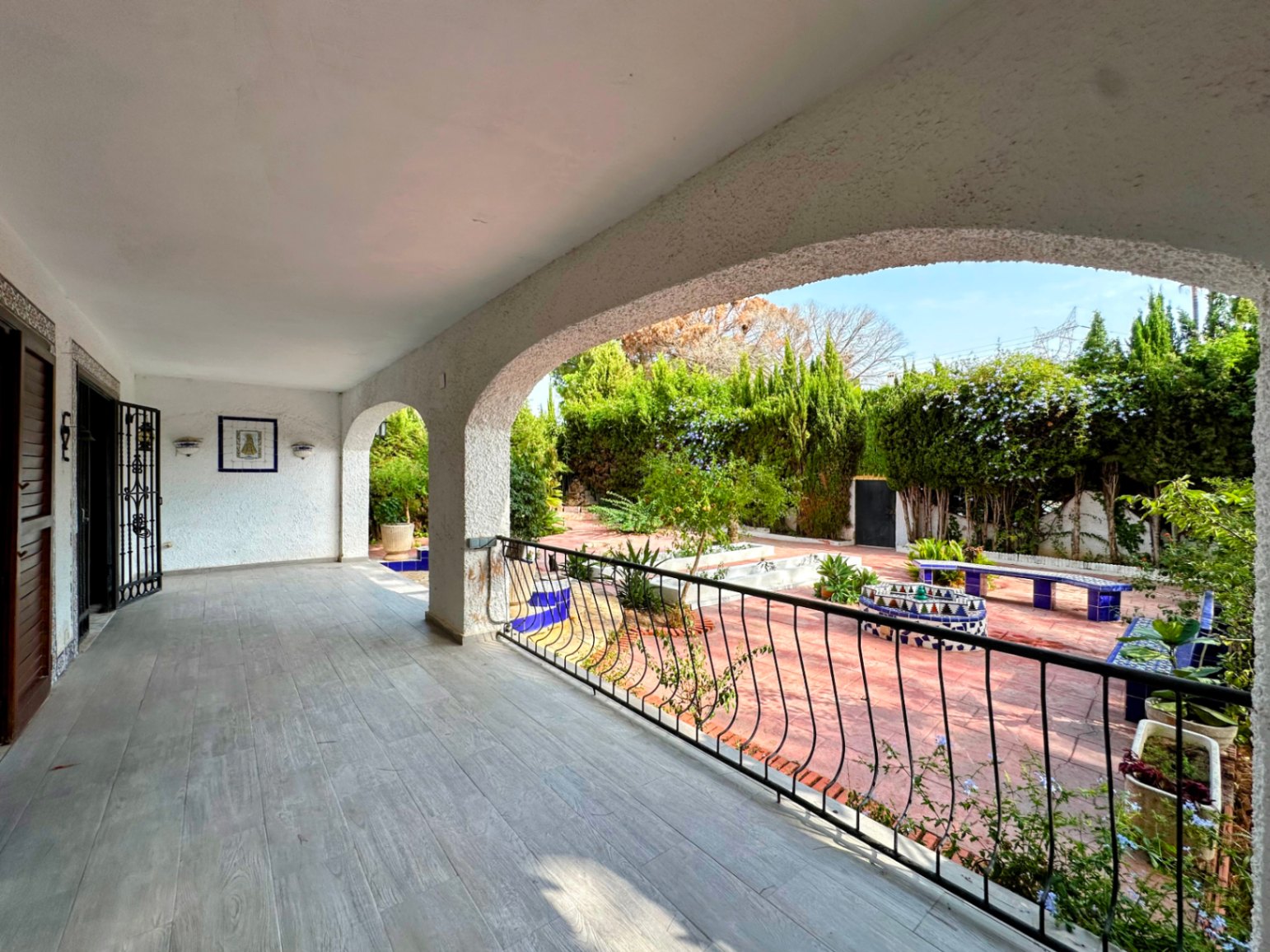 Villa de lujo con jardín privado y piscina en Cumbres de San Antonio