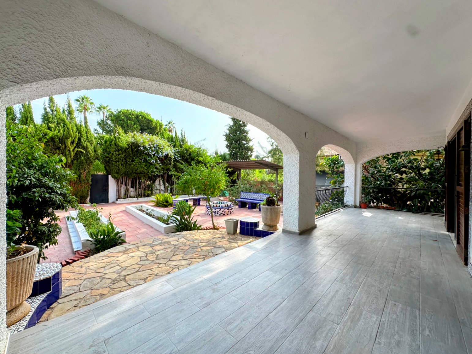 Villa de lujo con jardín privado y piscina en Cumbres de San Antonio