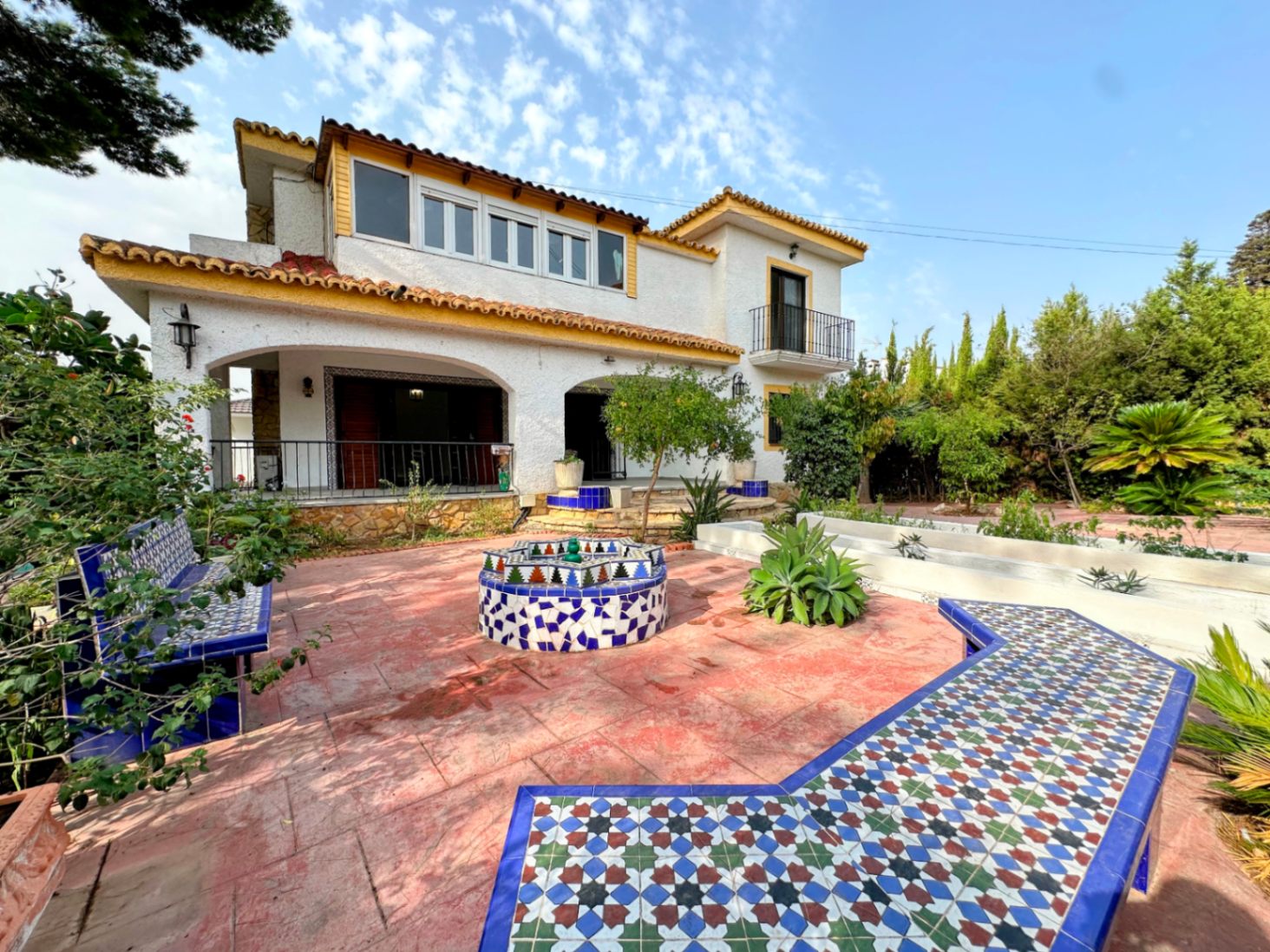 Villa de lujo con jardín privado y piscina en Cumbres de San Antonio