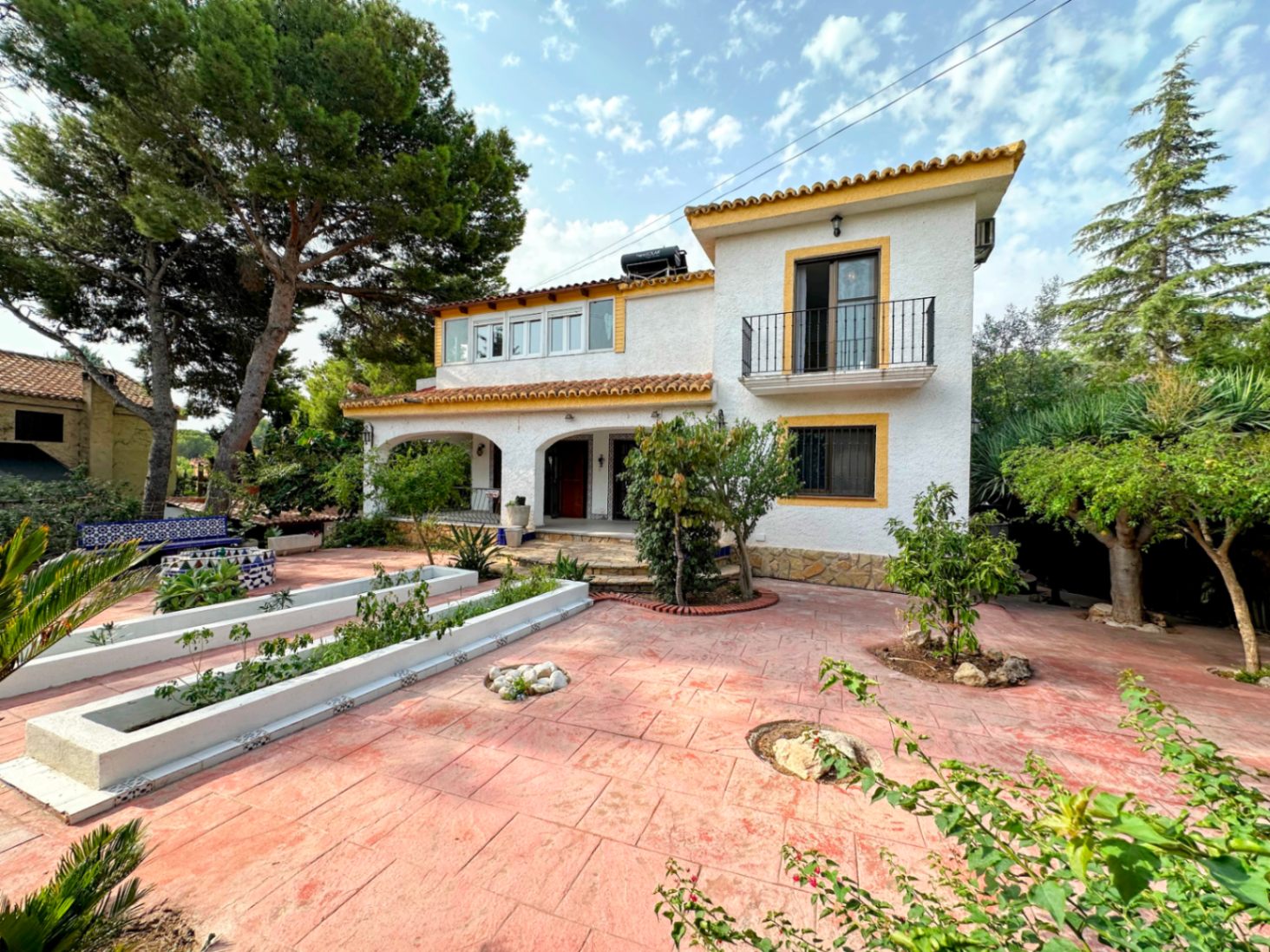 Villa de lujo con jardín privado y piscina en Cumbres de San Antonio