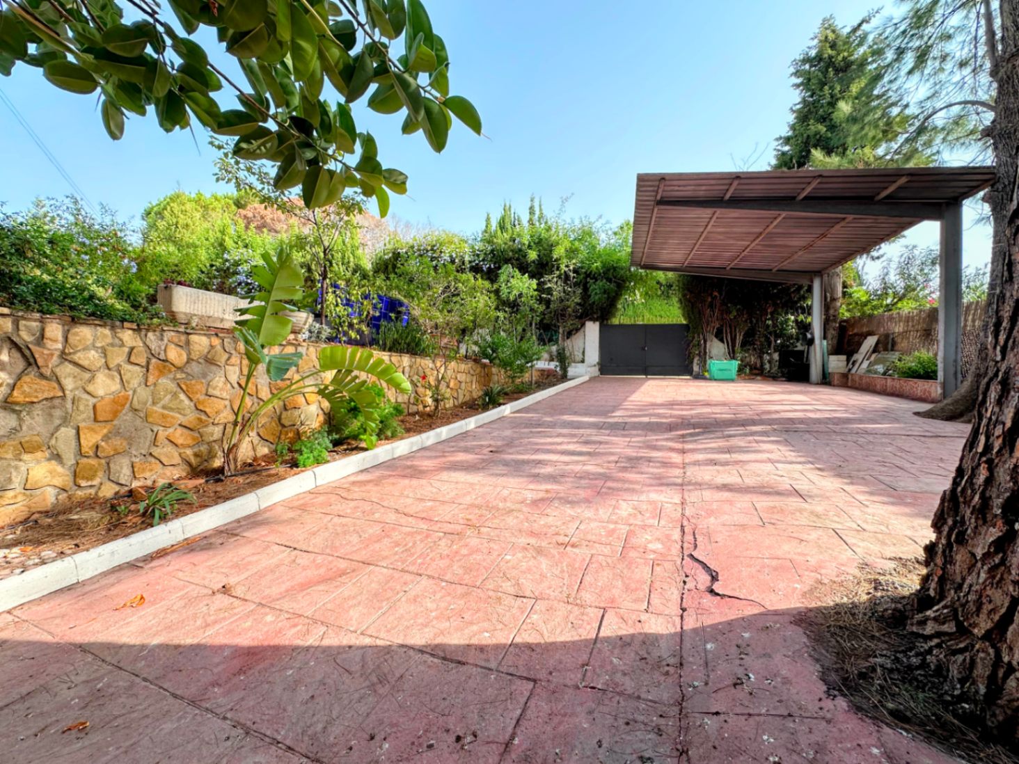 Villa de lujo con jardín privado y piscina en Cumbres de San Antonio