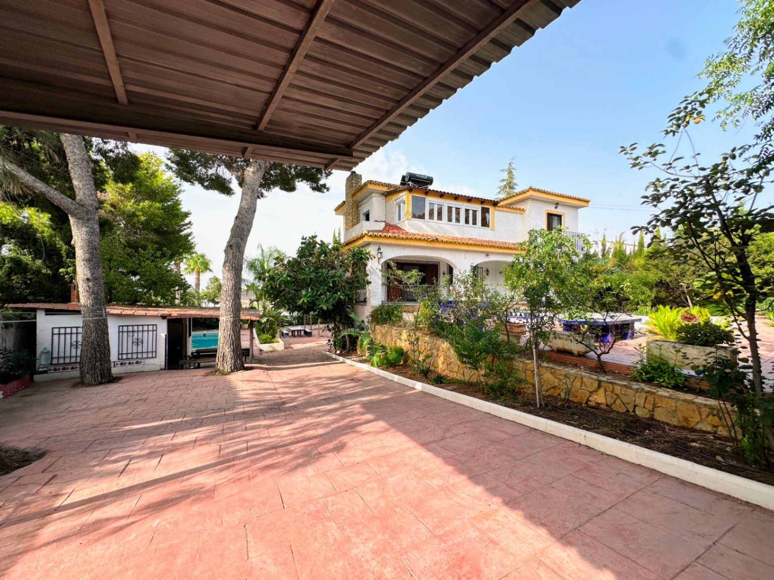 Villa de lujo con jardín privado y piscina en Cumbres de San Antonio