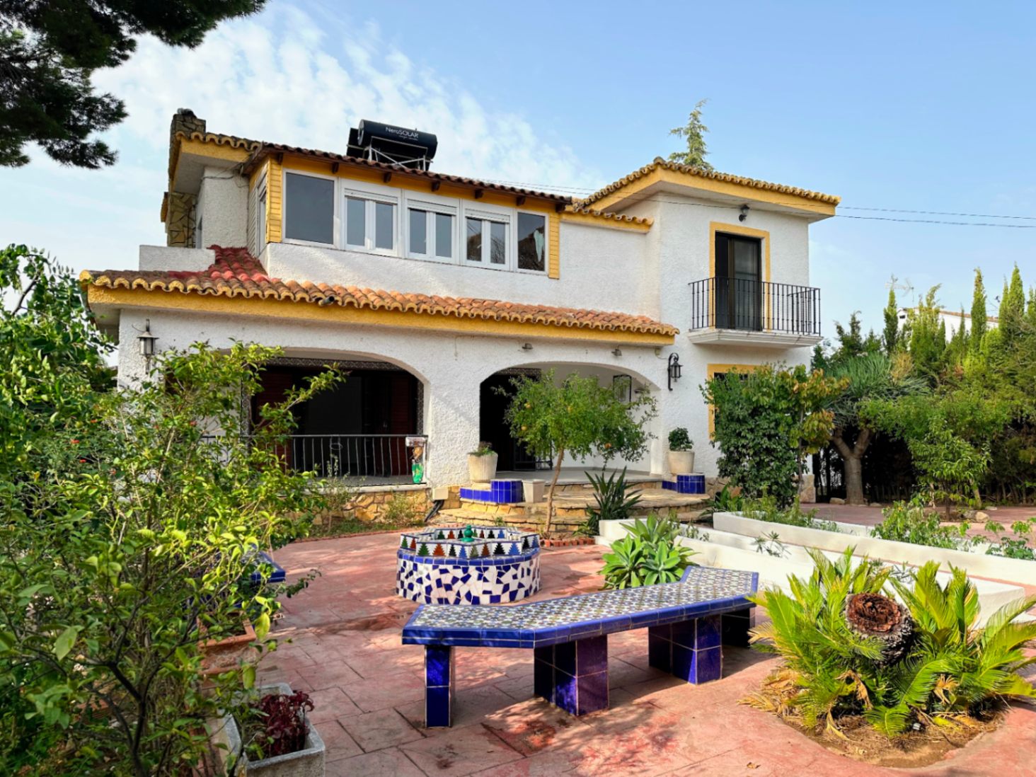 Villa de lujo con jardín privado y piscina en Cumbres de San Antonio