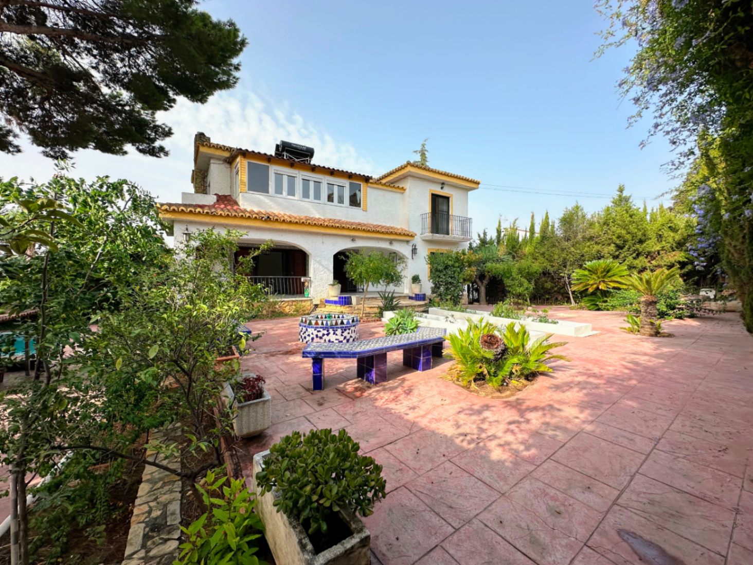 Villa de lujo con jardín privado y piscina en Cumbres de San Antonio