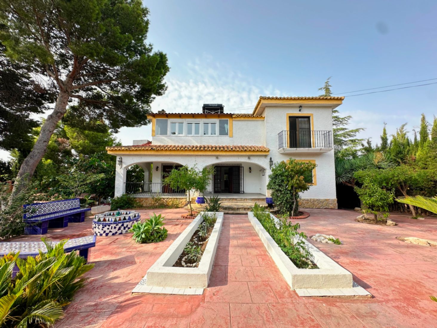 Villa de lujo con jardín privado y piscina en Cumbres de San Antonio