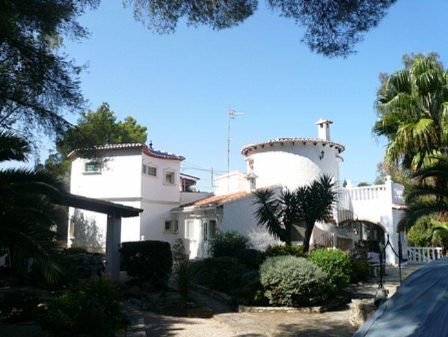 Villa de 6 dormitorios en El Montgó, Dénia, con amplia parcela y vistas a la montaña