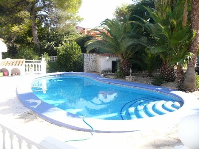 Villa de 6 dormitorios en El Montgó, Dénia, con amplia parcela y vistas a la montaña