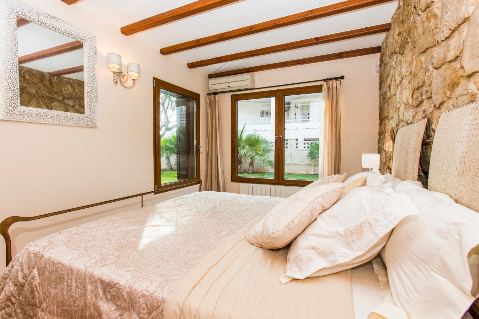 Exclusiva villa frontal al mar en ALQUILER DE TEMPORADA (POR QUINCENAS), en Dénia