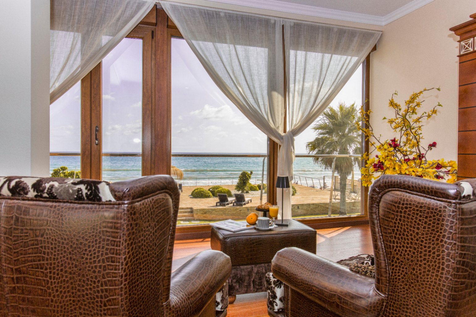 Exclusiva villa frontal al mar en ALQUILER DE TEMPORADA (POR QUINCENAS), en Dénia