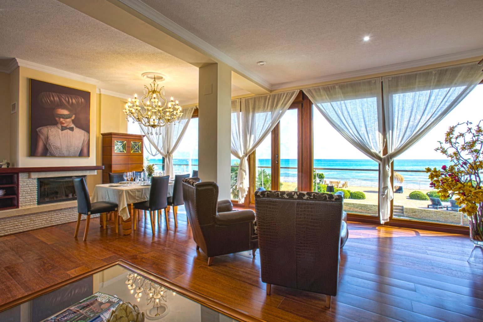 Exclusiva villa frontal al mar en ALQUILER DE TEMPORADA (POR QUINCENAS), en Dénia