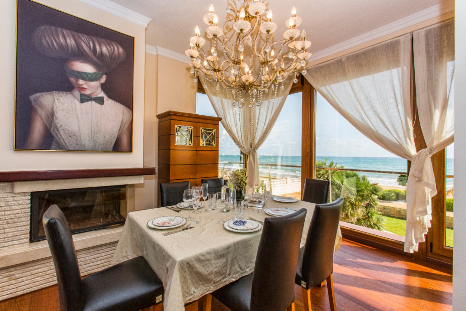 Exclusiva villa frontal al mar en ALQUILER DE TEMPORADA (POR QUINCENAS), en Dénia