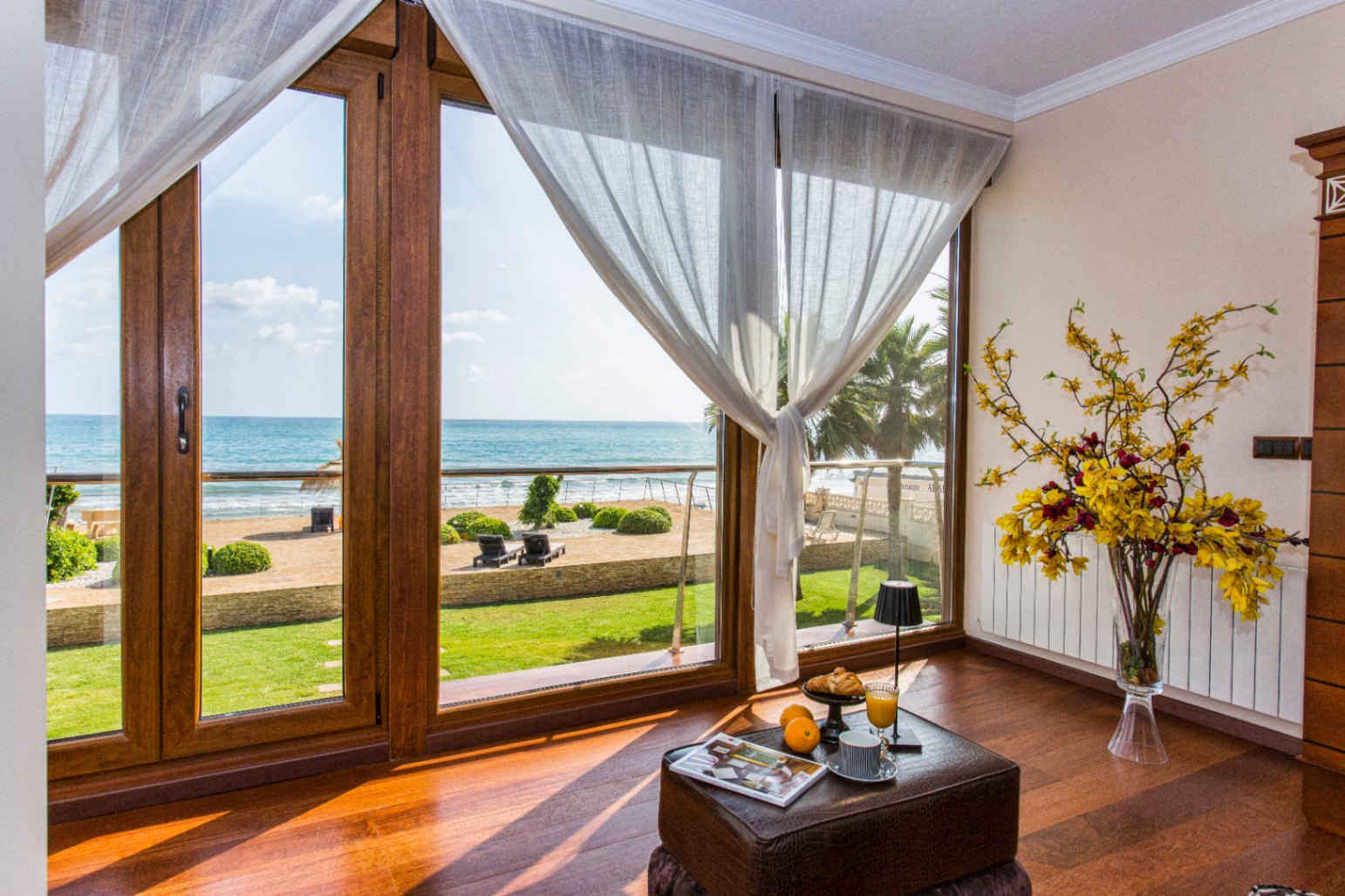 Exclusiva villa frontal al mar en ALQUILER DE TEMPORADA (POR QUINCENAS), en Dénia
