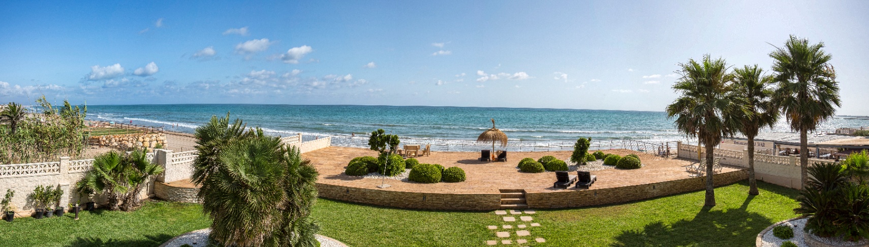 Exclusiva villa frontal al mar en ALQUILER DE TEMPORADA (POR QUINCENAS), en Dénia