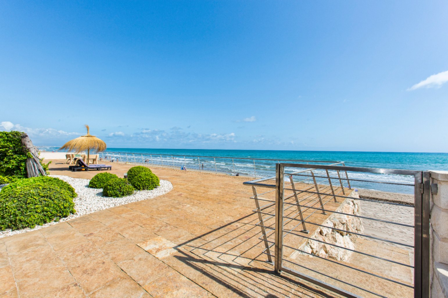 Exclusiva villa frontal al mar en ALQUILER DE TEMPORADA (POR QUINCENAS), en Dénia