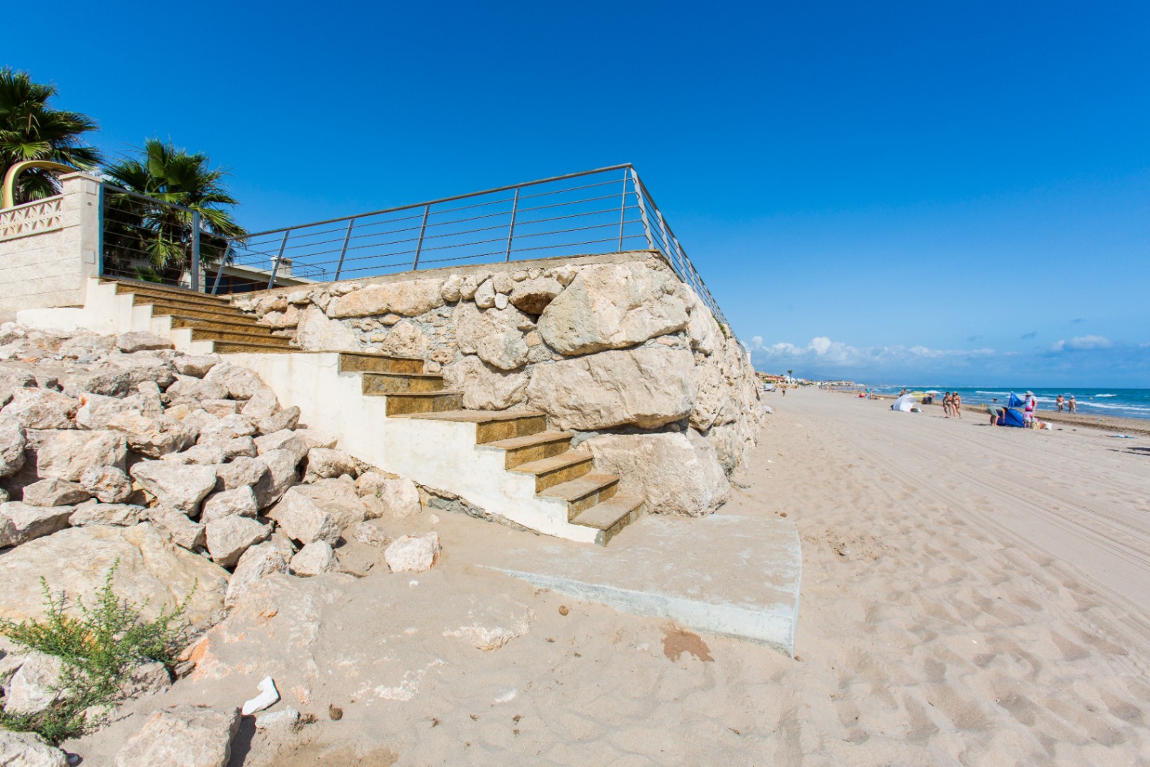Exclusiva villa frontal al mar en ALQUILER DE TEMPORADA (POR QUINCENAS), en Dénia