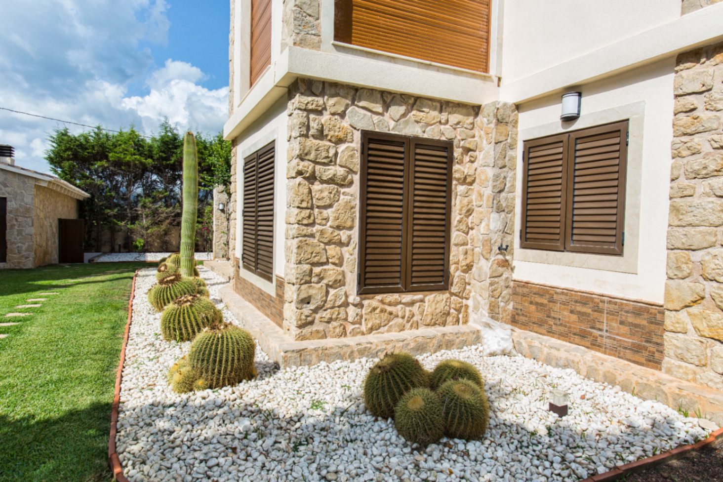 Exclusiva villa frontal al mar en ALQUILER DE TEMPORADA (POR QUINCENAS), en Dénia