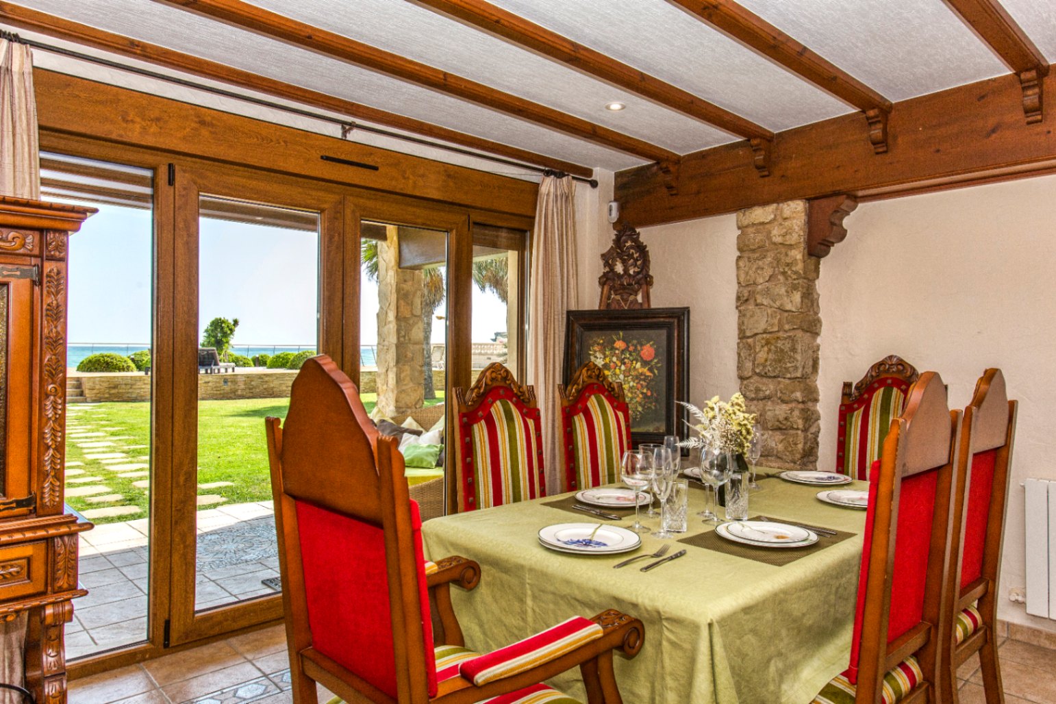 Exclusiva villa frontal al mar en ALQUILER DE TEMPORADA (POR QUINCENAS), en Dénia