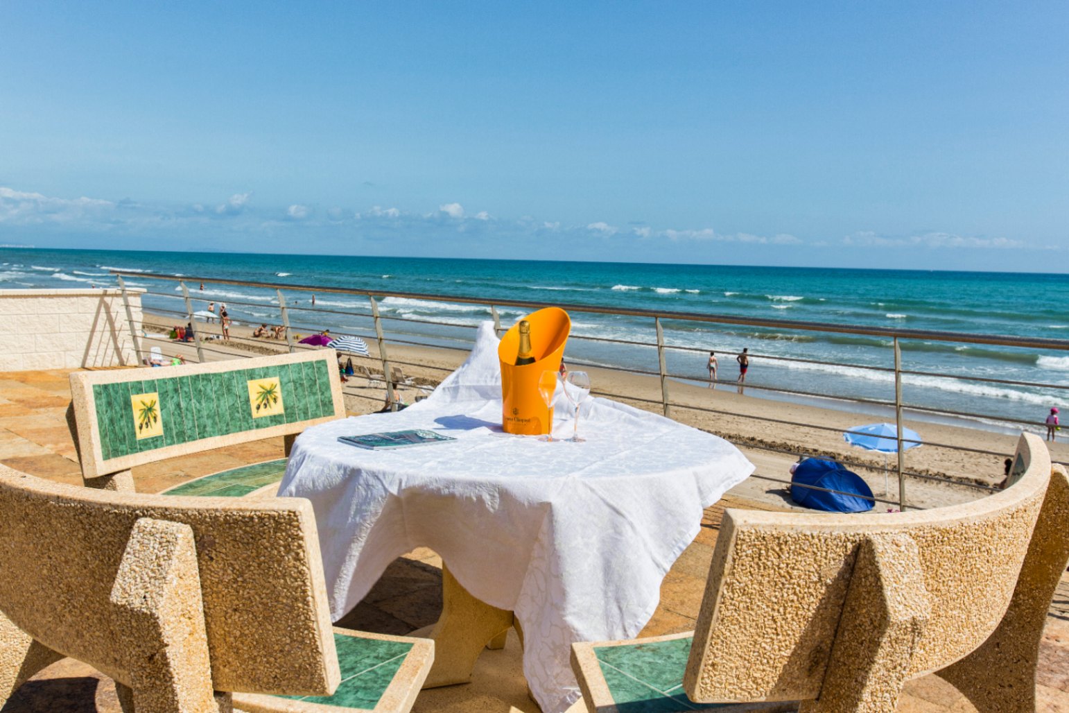 Exclusiva villa frontal al mar en ALQUILER DE TEMPORADA (POR QUINCENAS), en Dénia