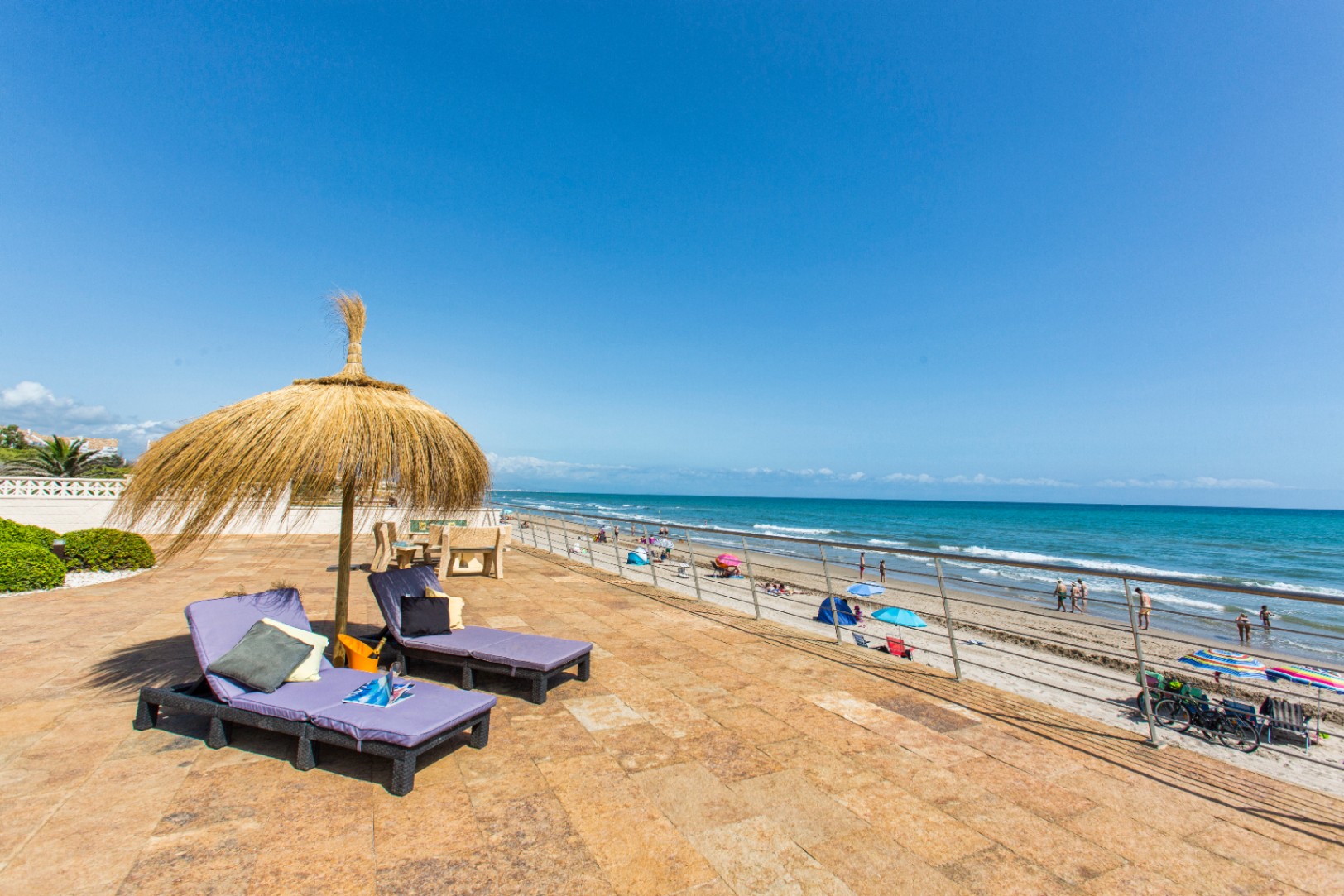 Exclusiva villa frontal al mar en ALQUILER DE TEMPORADA (POR QUINCENAS), en Dénia