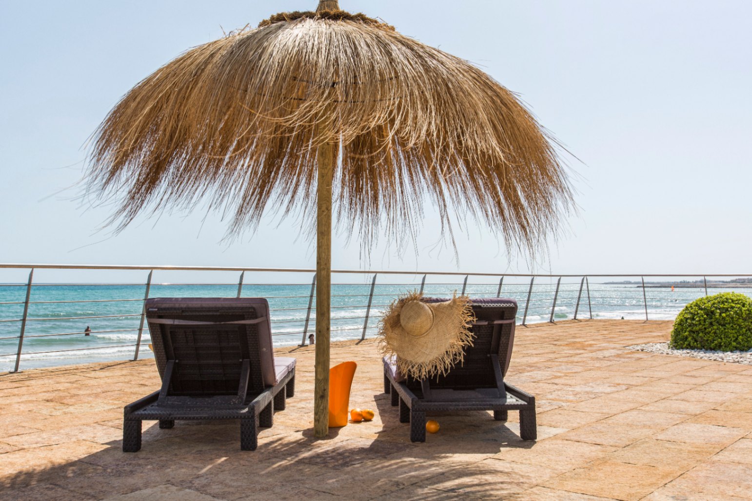 Exclusiva villa frontal al mar en ALQUILER DE TEMPORADA (POR QUINCENAS), en Dénia