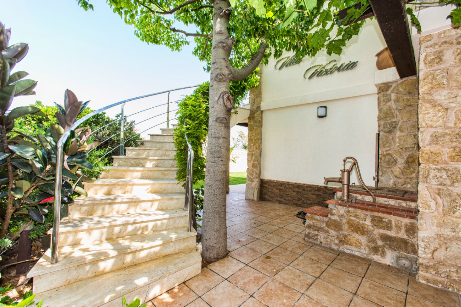 Exclusiva villa frontal al mar en ALQUILER DE TEMPORADA (POR QUINCENAS), en Dénia