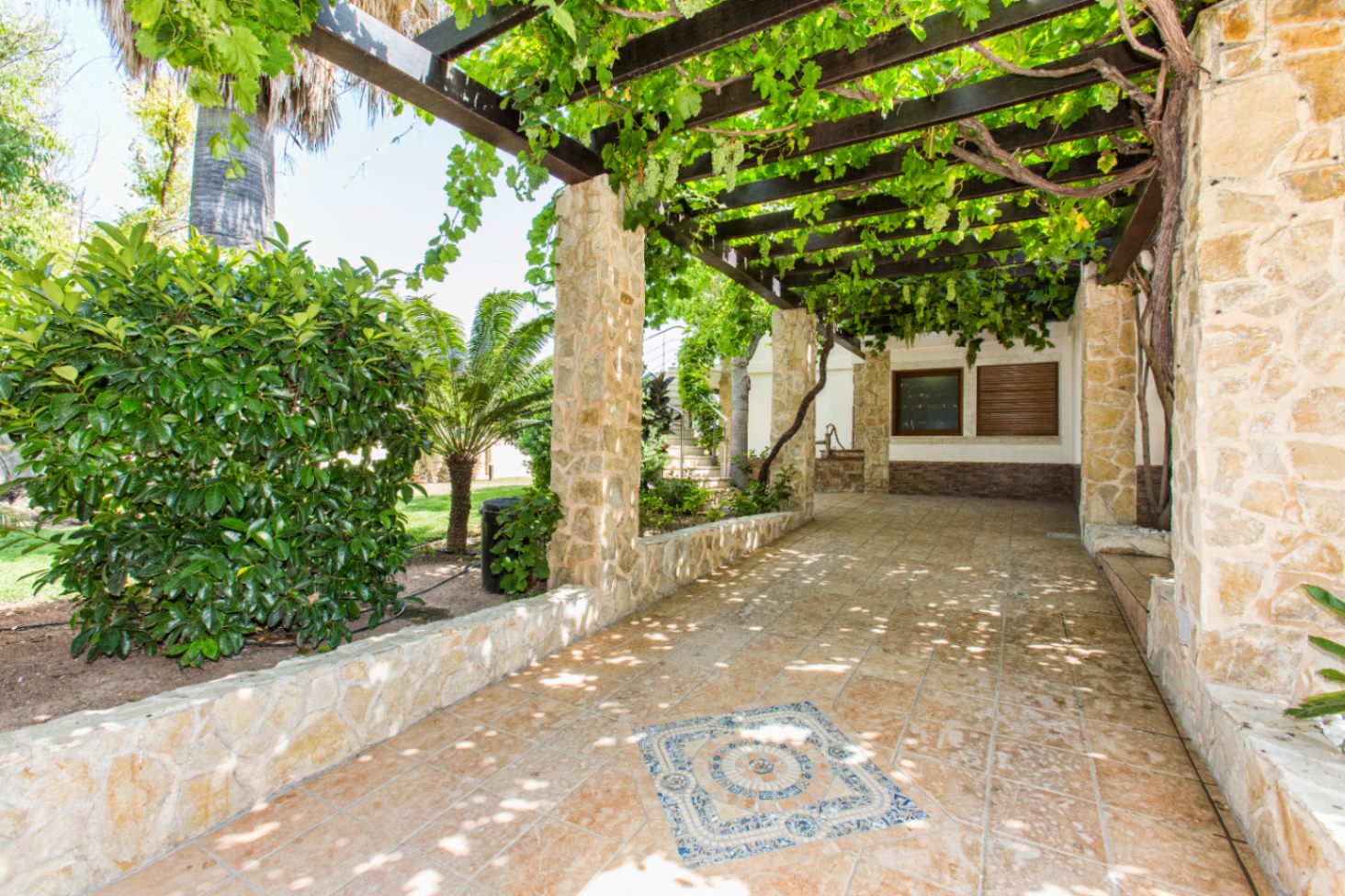 Exclusiva villa frontal al mar en ALQUILER DE TEMPORADA (POR QUINCENAS), en Dénia