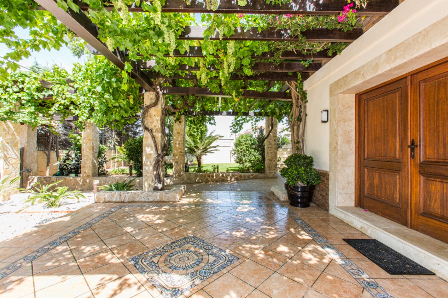 Exclusiva villa frontal al mar en ALQUILER DE TEMPORADA (POR QUINCENAS), en Dénia