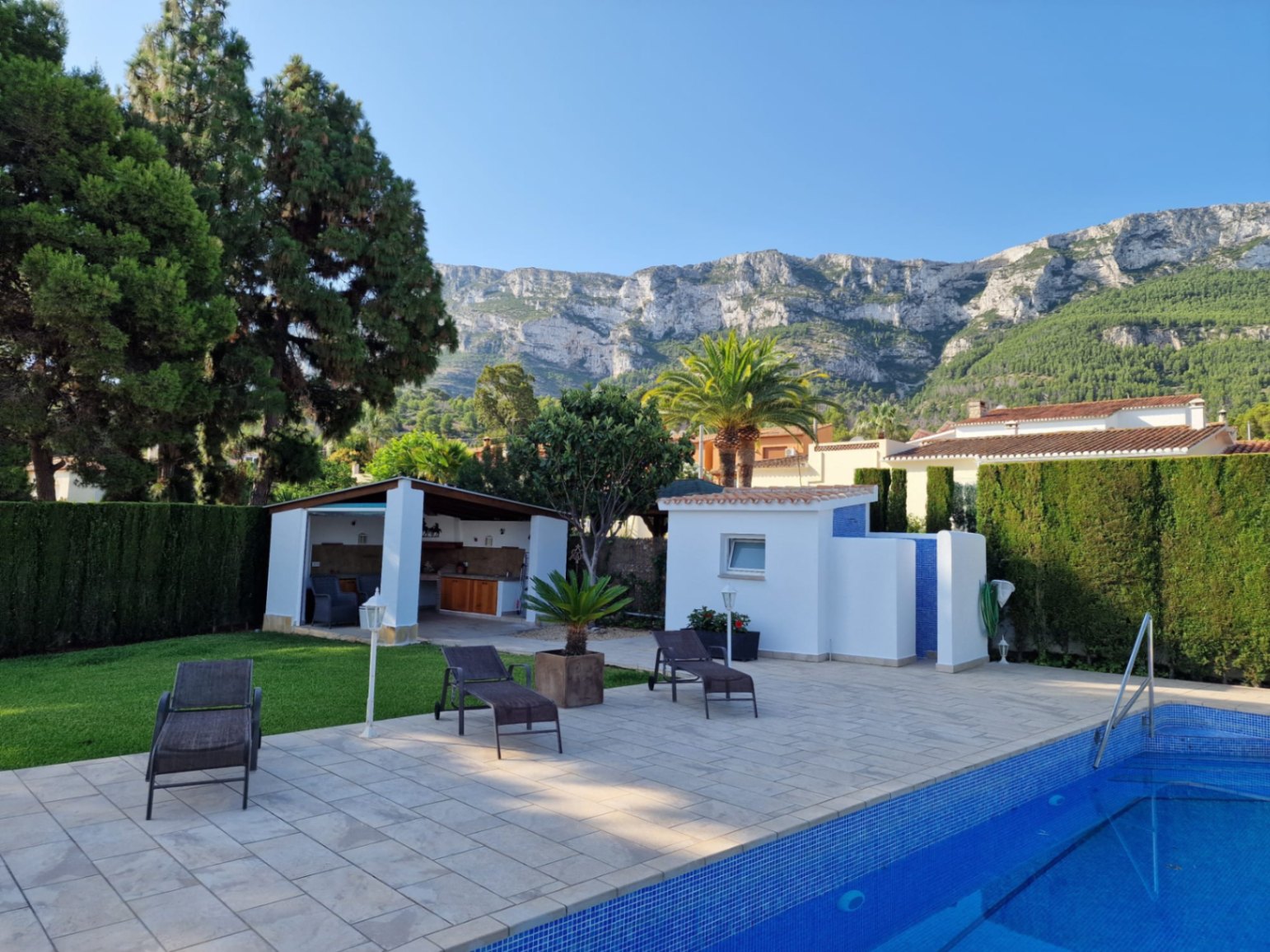 Magnífica villa en alquiler anual (disponible a partir del 1 de julio)