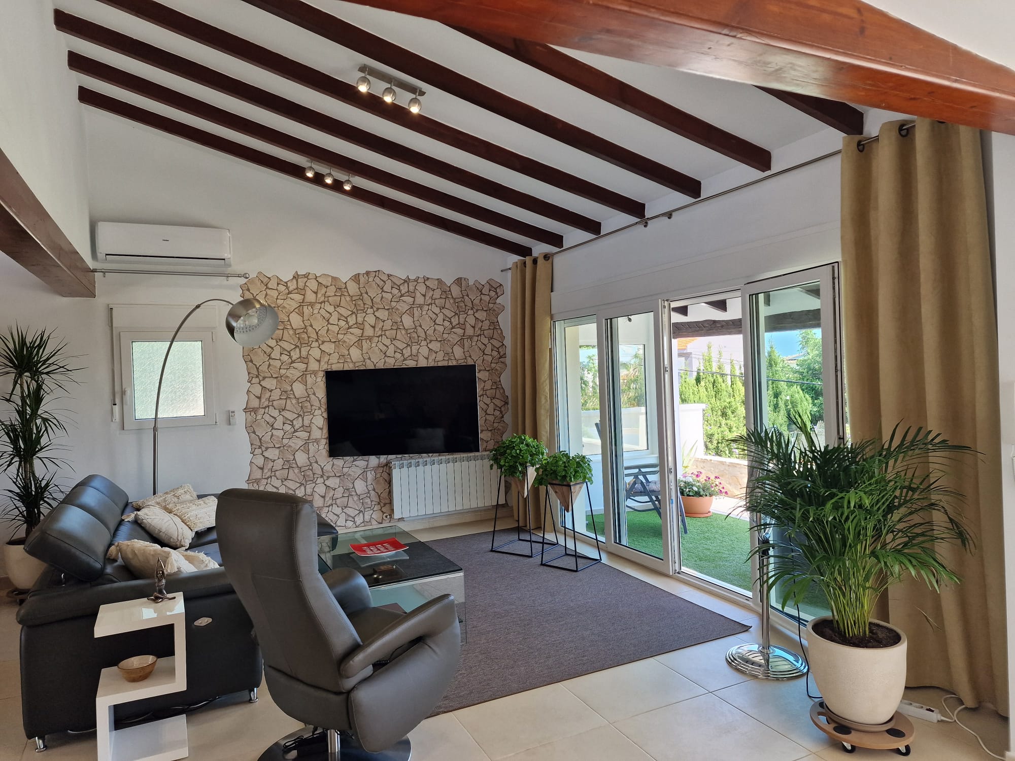 Magnífica villa en alquiler anual (disponible a partir del 1 de julio)
