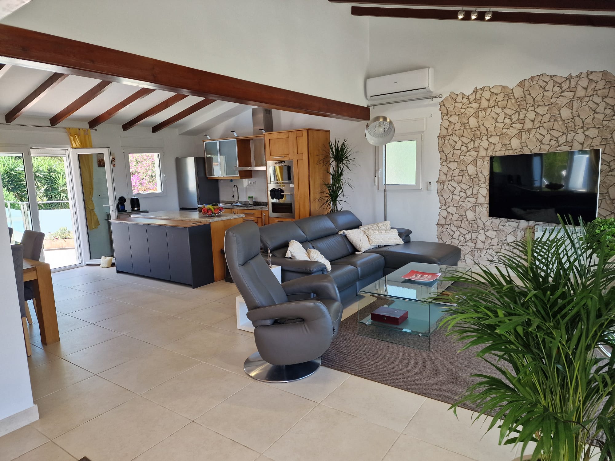 Magnífica villa en alquiler anual (disponible a partir del 1 de julio)