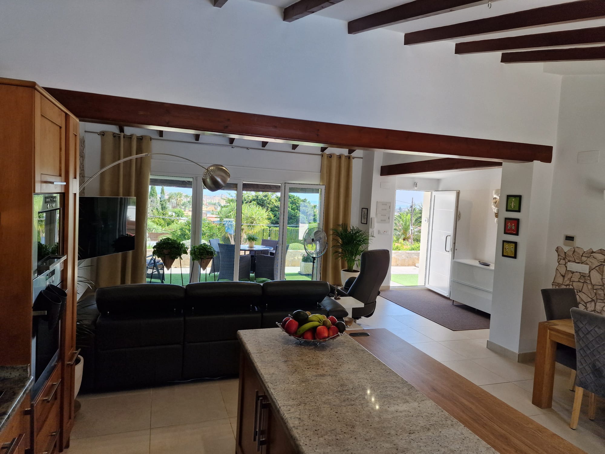 Magnífica villa en alquiler anual (disponible a partir del 1 de julio)