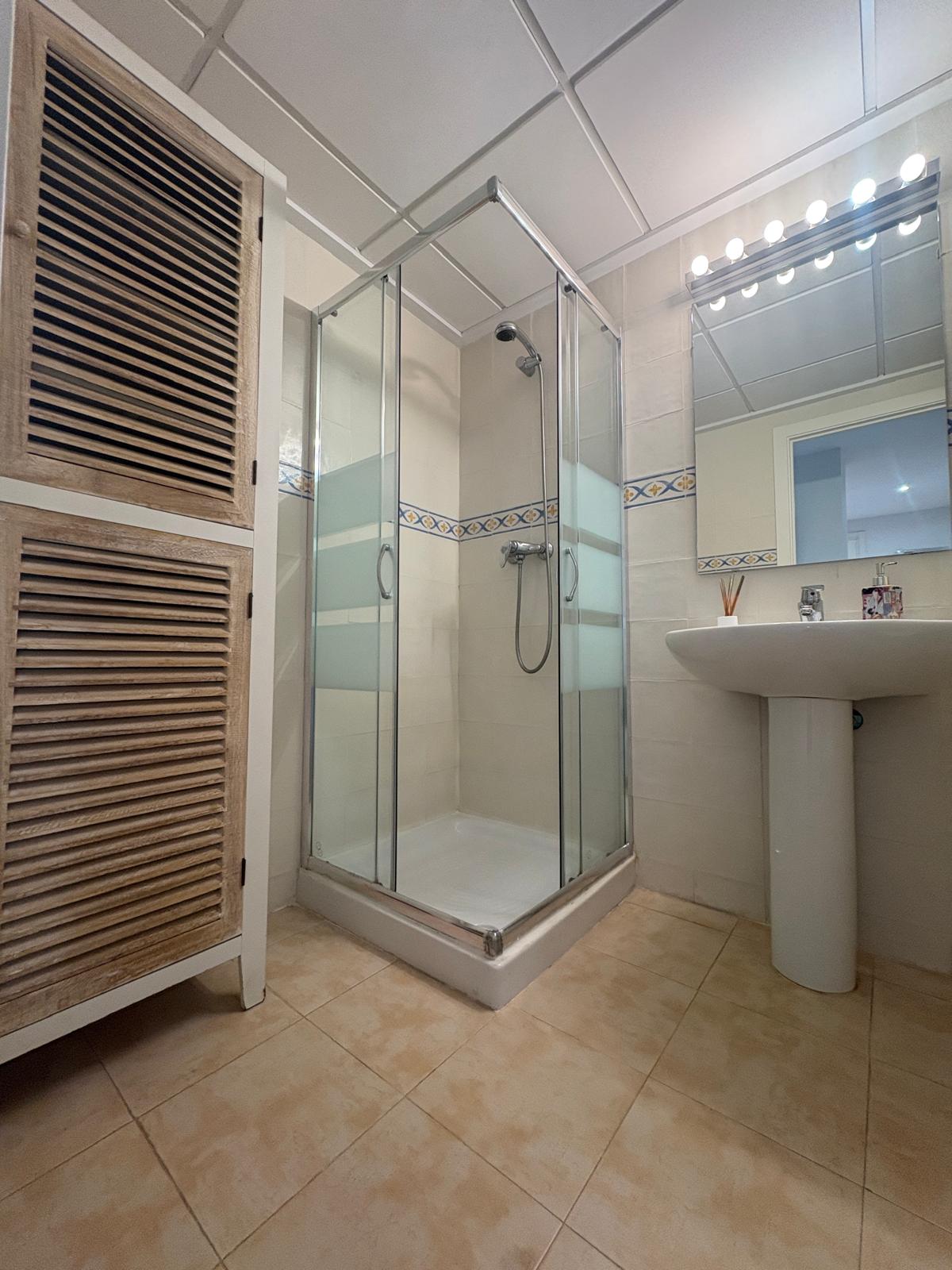 Amplio apartamento con terraza y espectaculares vistas al Montgó y al Castillo de Dénia