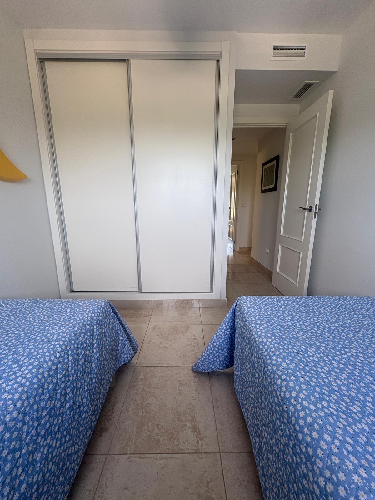 Amplio apartamento con terraza y espectaculares vistas al Montgó y al Castillo de Dénia