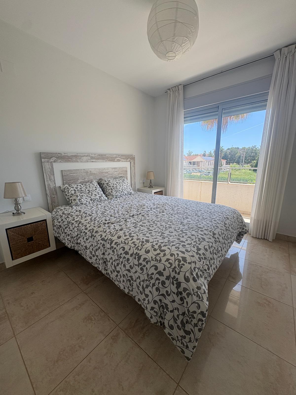 Amplio apartamento con terraza y espectaculares vistas al Montgó y al Castillo de Dénia