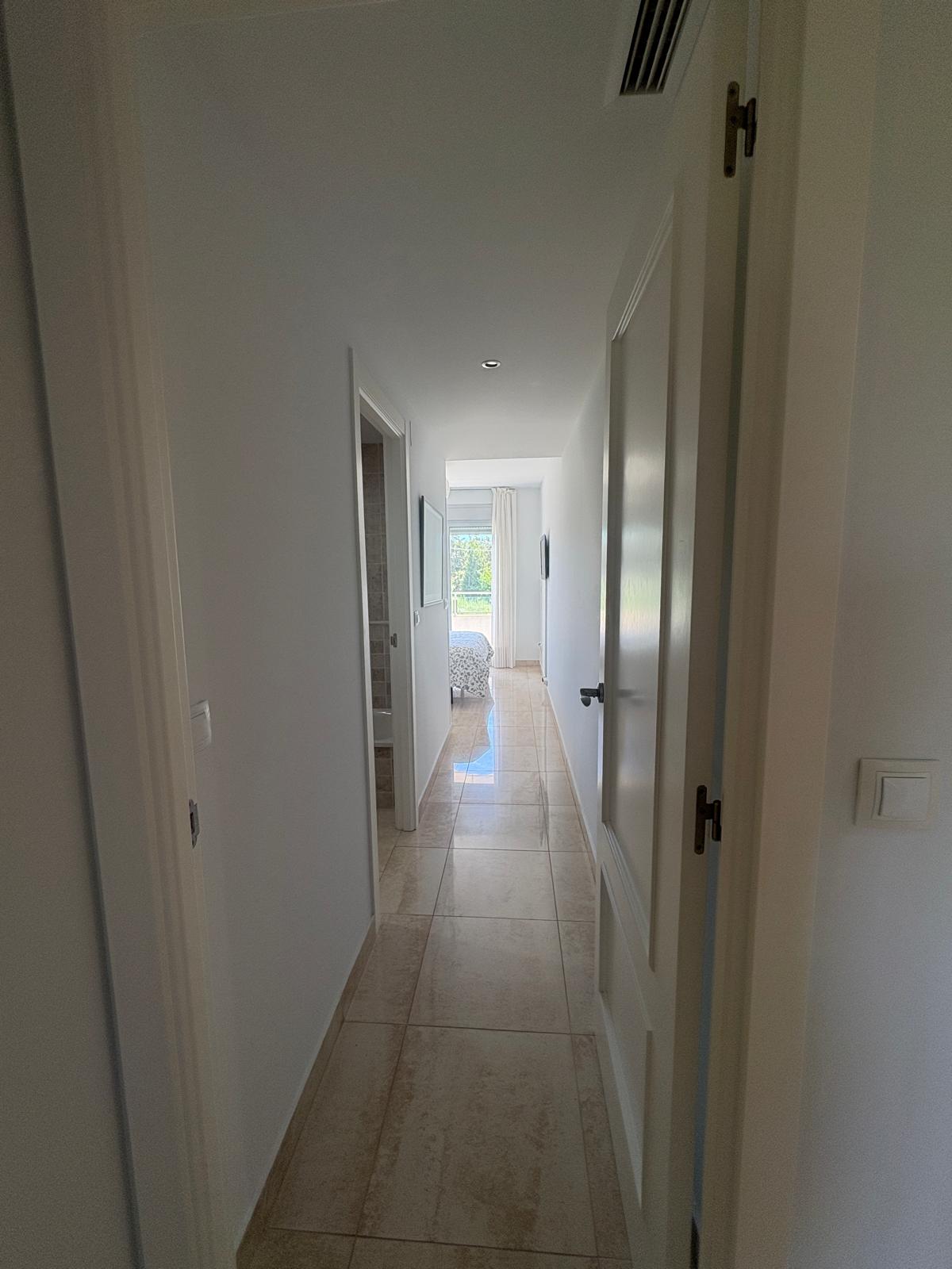 Amplio apartamento con terraza y espectaculares vistas al Montgó y al Castillo de Dénia