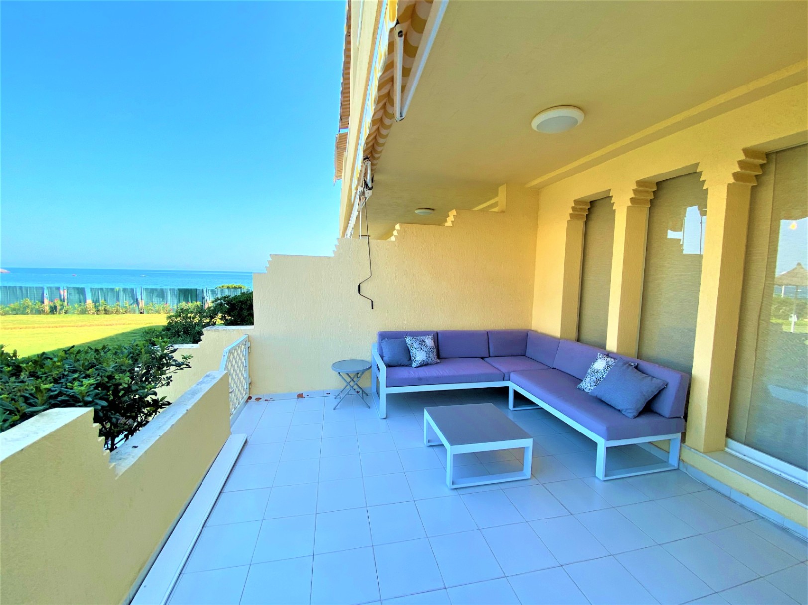 ¡¡Vivienda en alquiler temporal!! Vive frente al mar en Dénia – Amplio apartamento con terraza, piscina y parking