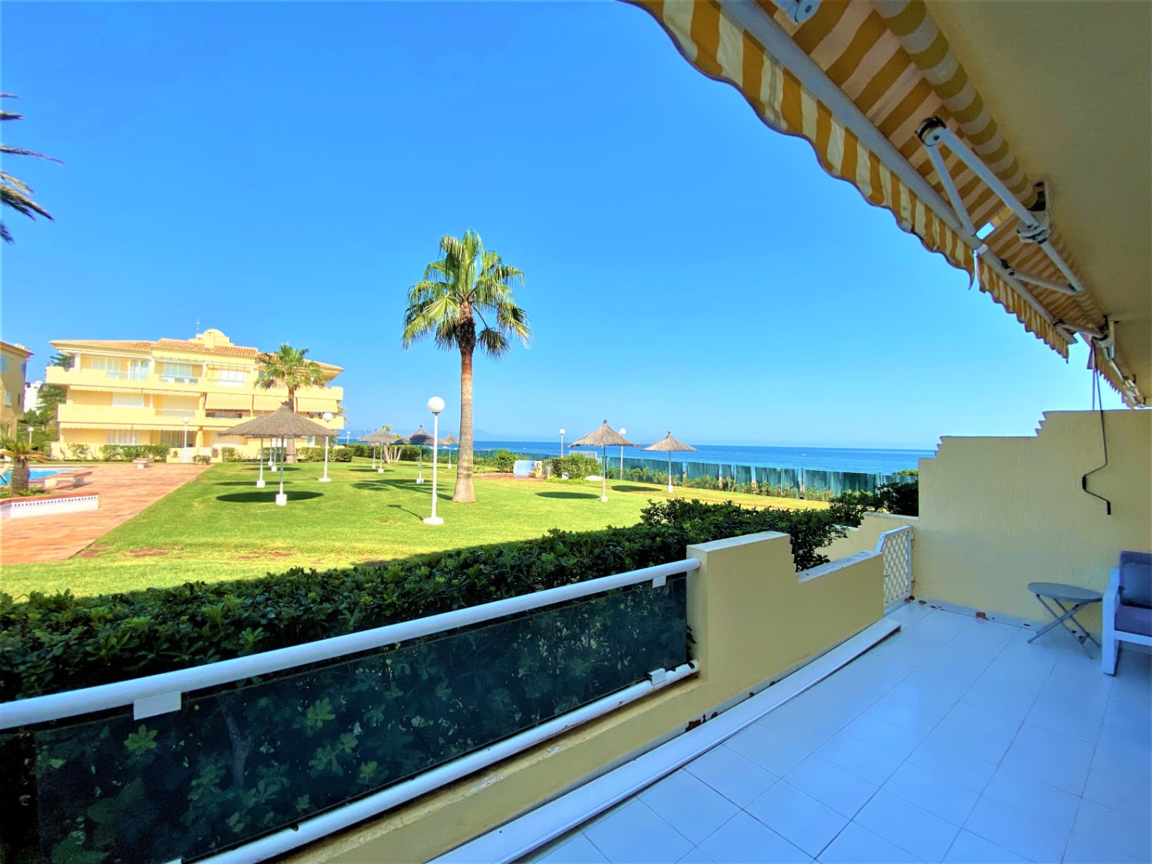 ¡¡Vivienda en alquiler temporal!! Vive frente al mar en Dénia – Amplio apartamento con terraza, piscina y parking