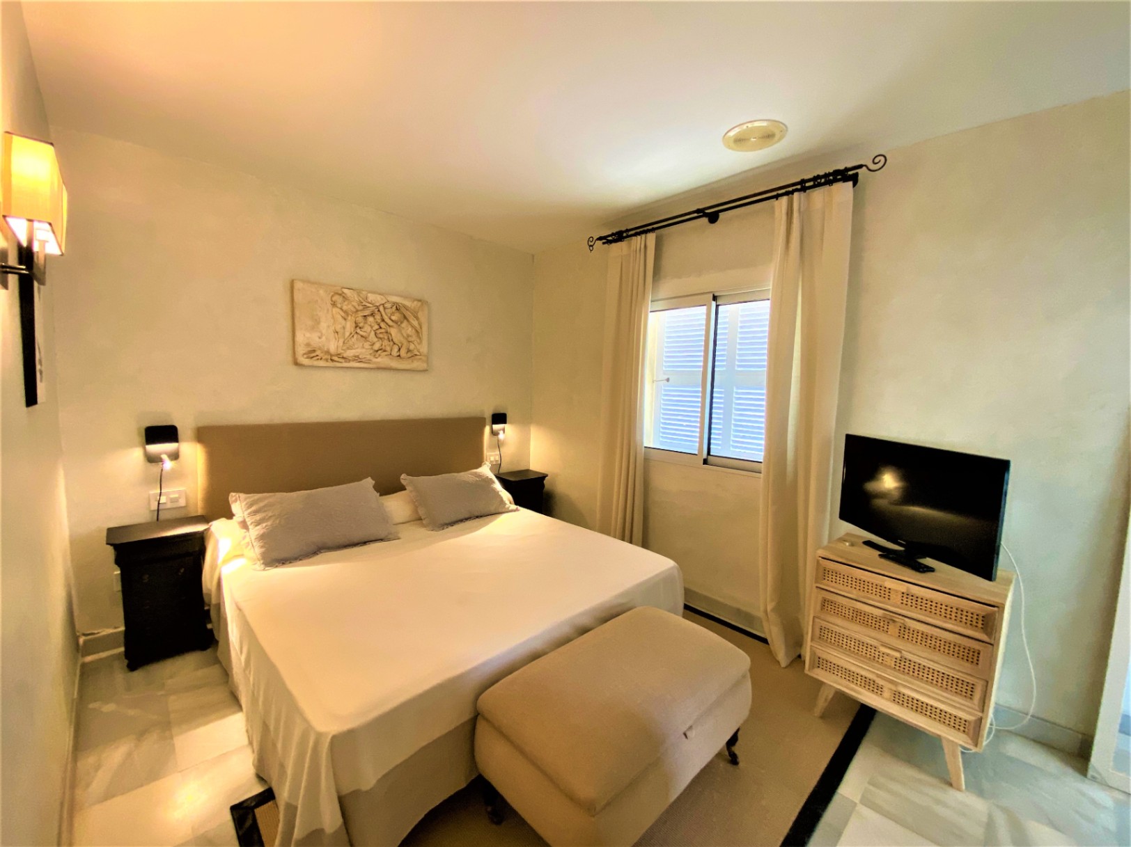 ¡¡Vivienda en alquiler temporal!! Vive frente al mar en Dénia – Amplio apartamento con terraza, piscina y parking