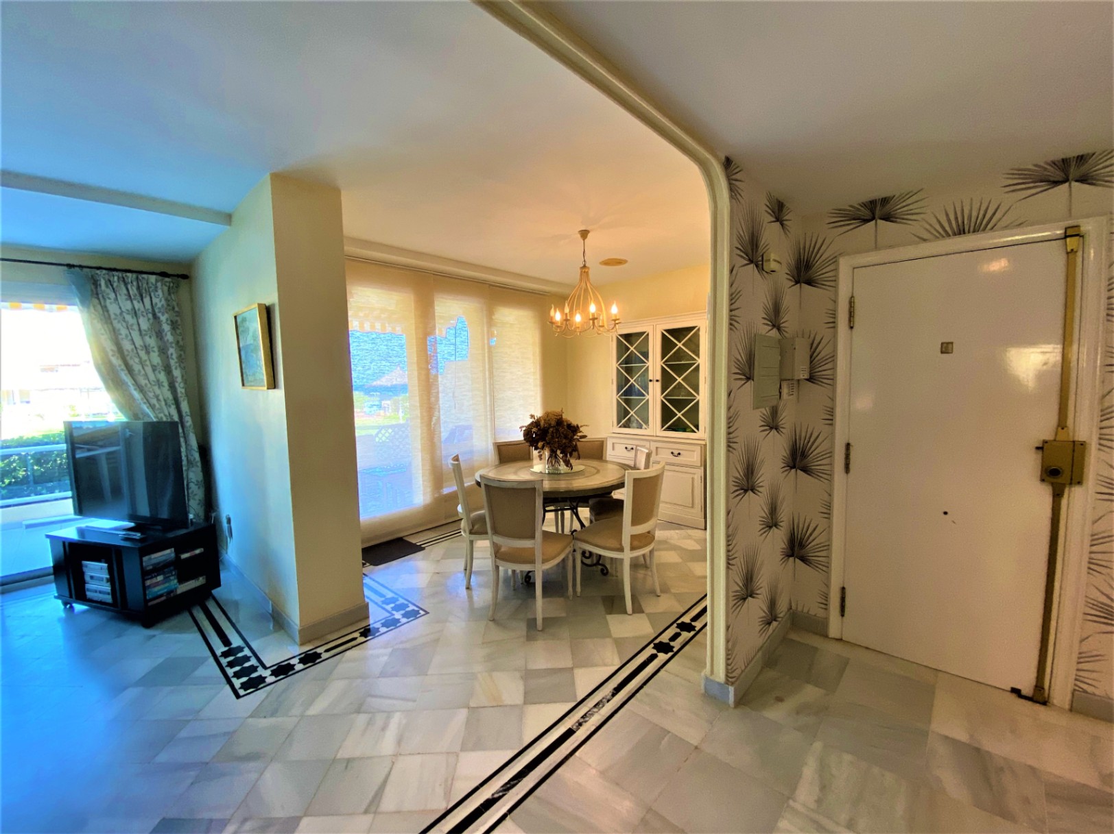 ¡¡Vivienda en alquiler temporal!! Vive frente al mar en Dénia – Amplio apartamento con terraza, piscina y parking