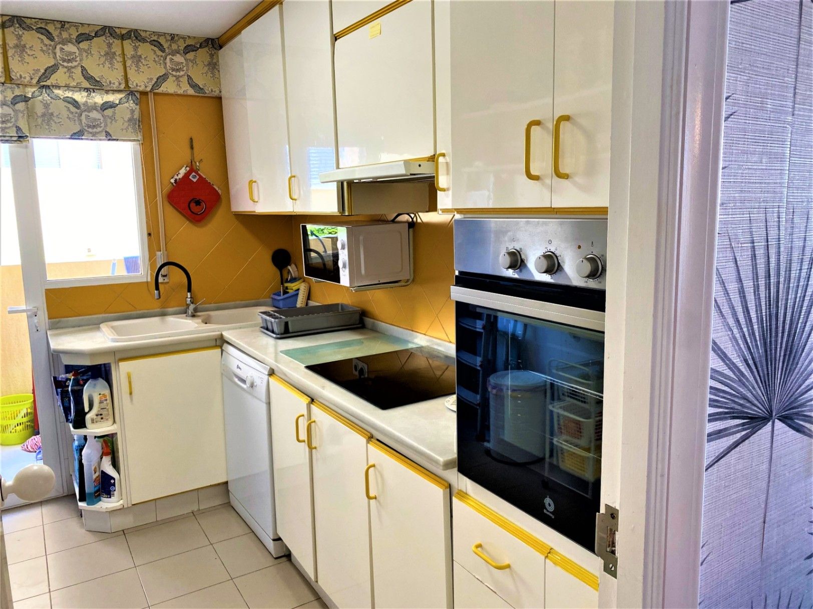 ¡¡Vivienda en alquiler temporal!! Vive frente al mar en Dénia – Amplio apartamento con terraza, piscina y parking