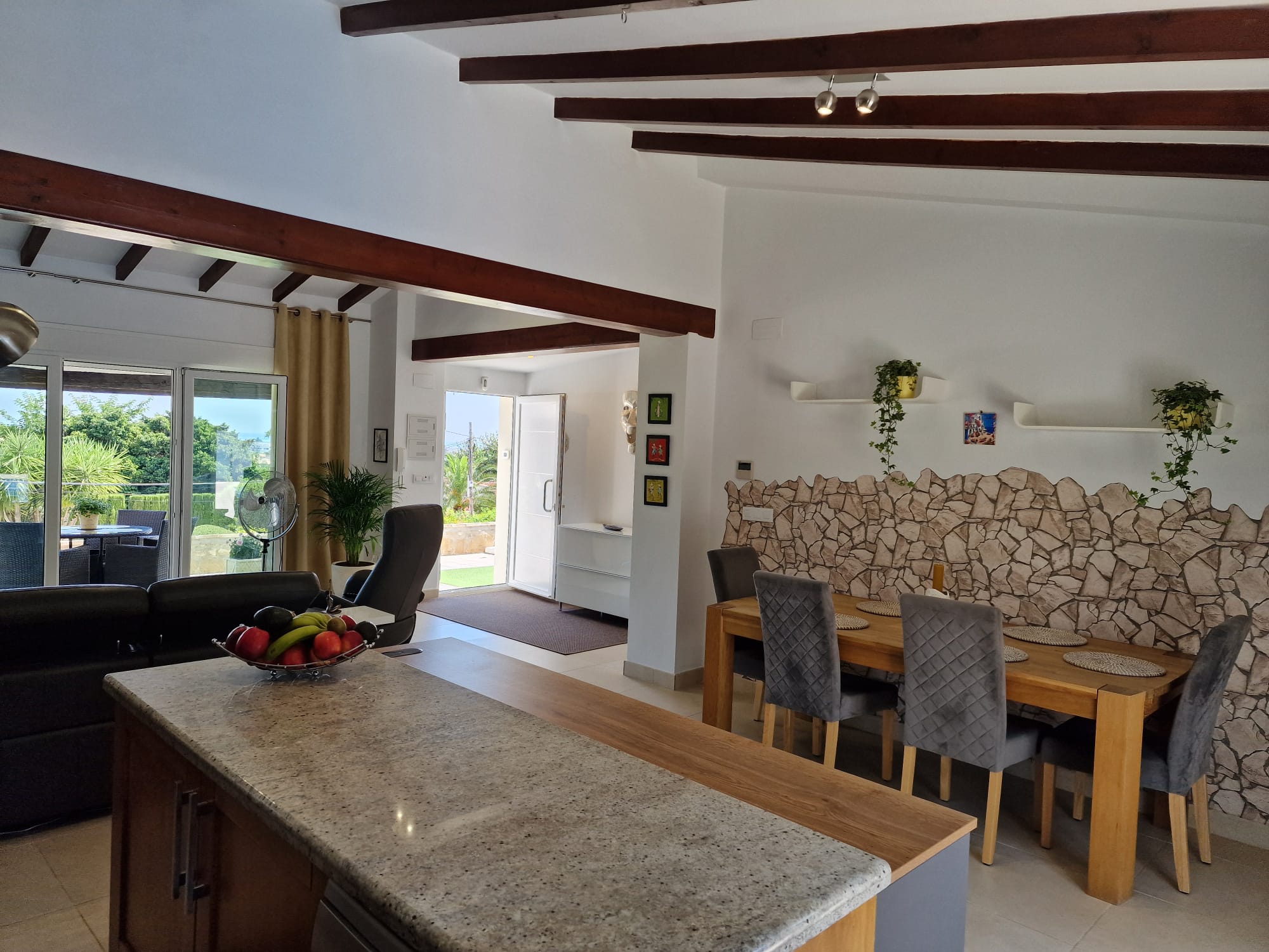 Magnífica villa en alquiler ANUAL con vistas al mar y a la montaña, YA DISPONIBLE