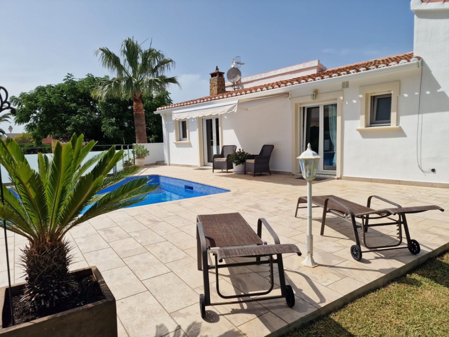 Magnífica villa en alquiler ANUAL con vistas al mar y a la montaña, YA DISPONIBLE