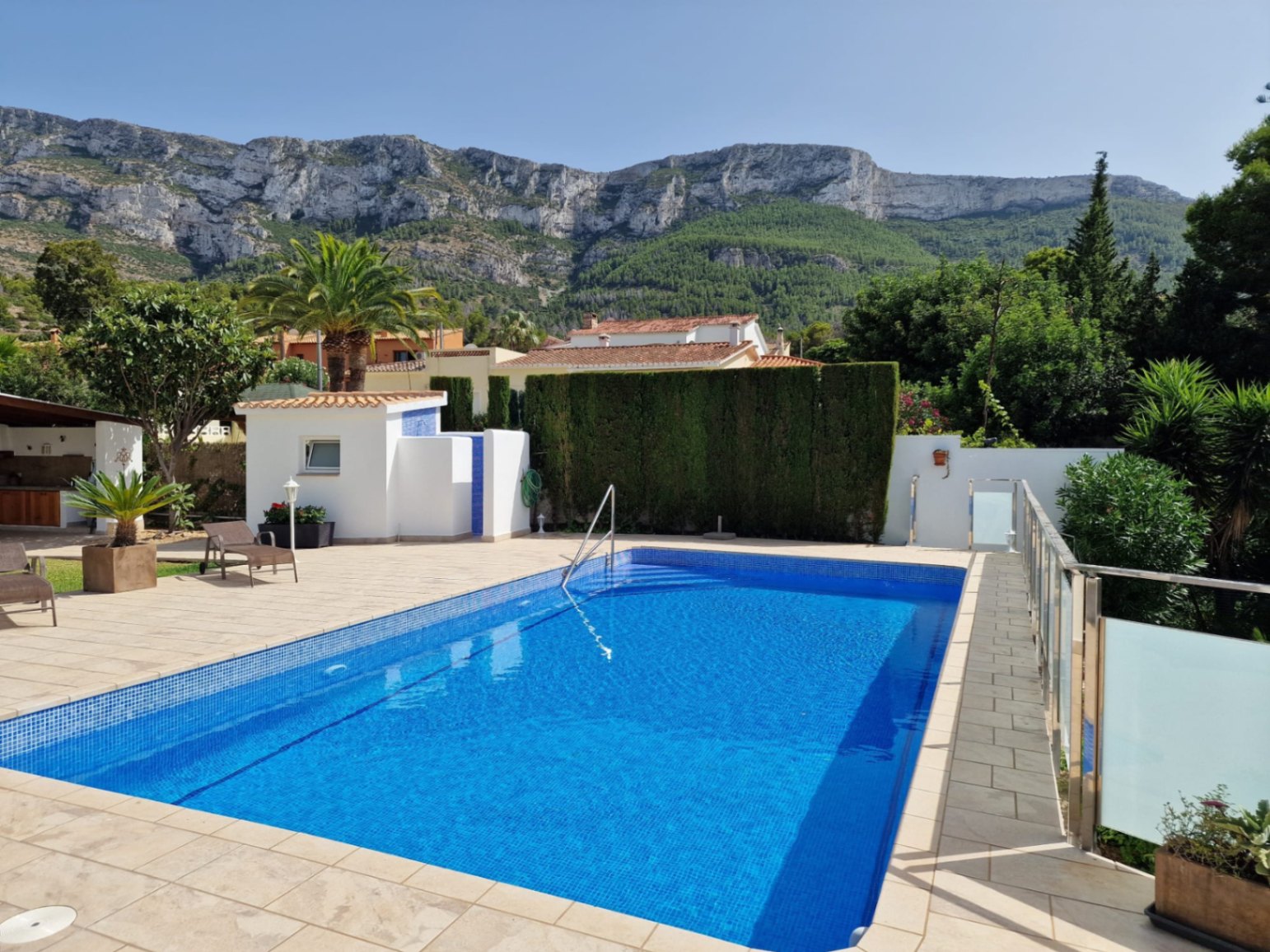 Magnífica villa en alquiler ANUAL con vistas al mar y a la montaña, YA DISPONIBLE