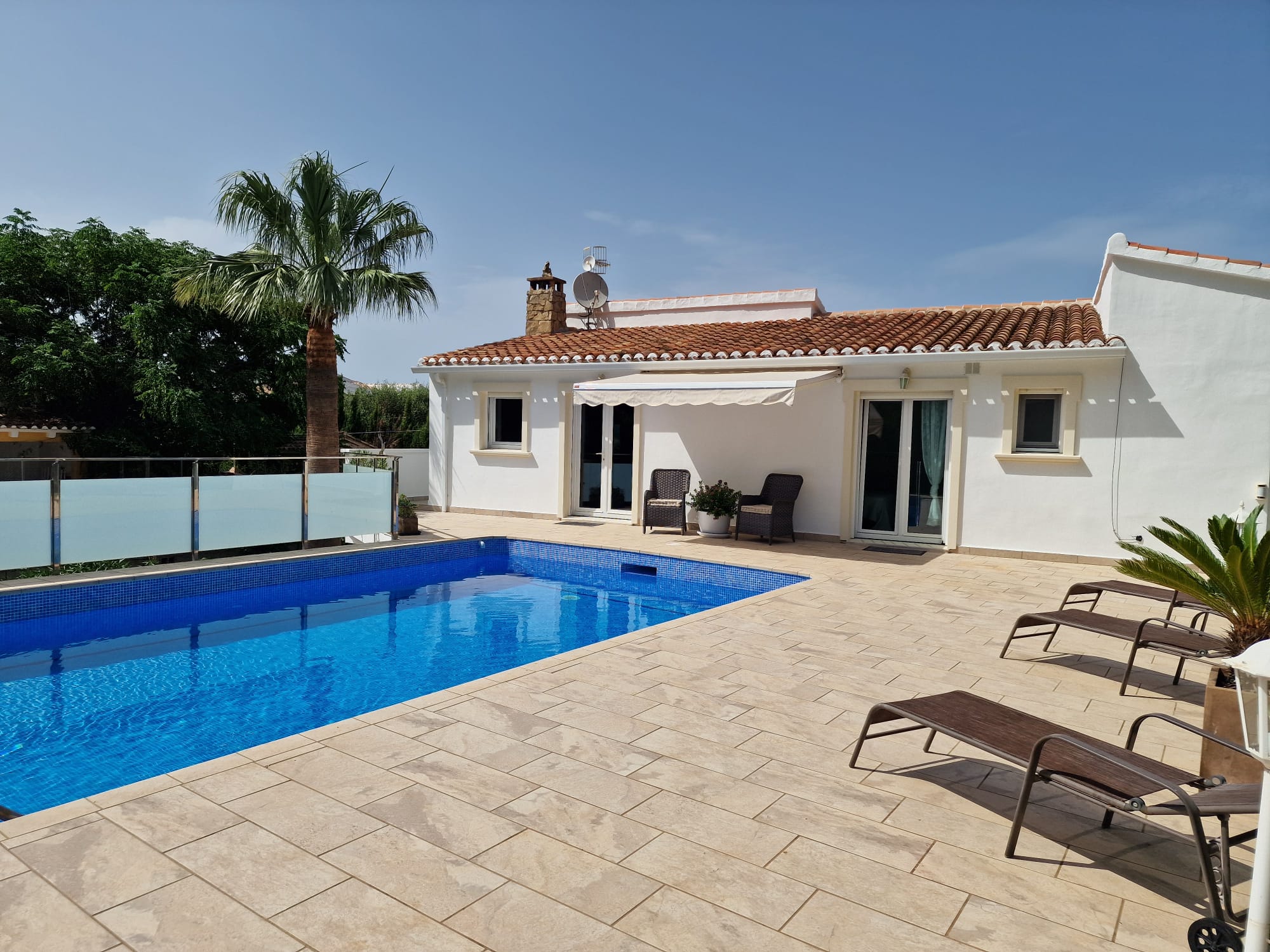 Magnífica villa en alquiler ANUAL con vistas al mar y a la montaña, YA DISPONIBLE