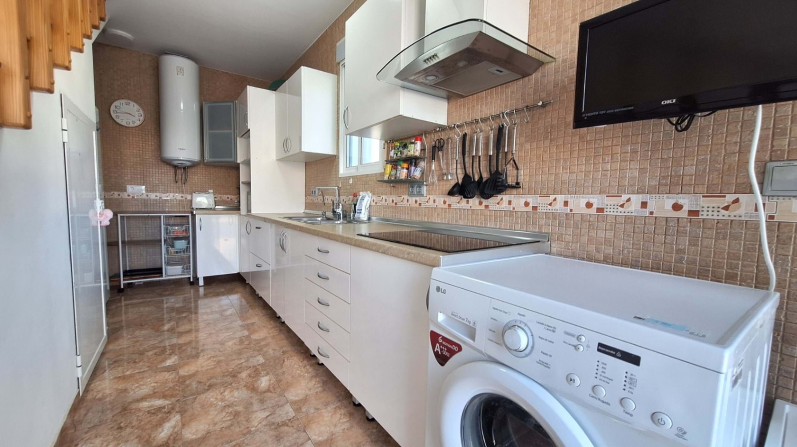 Villa mediterránea con piscina y jardín en Els Poblets